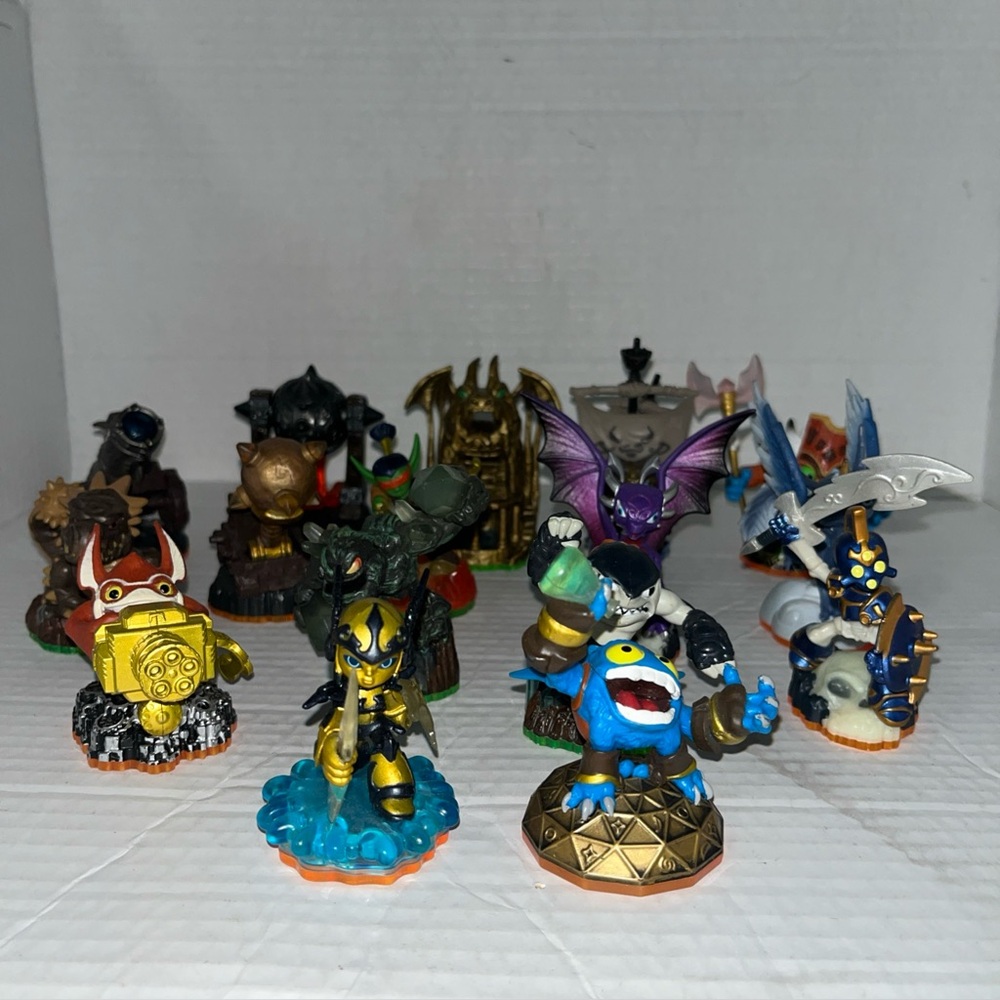 Lot of 16 Assorted Activision Spyro Skylanders Superchargers Figures 2012 - Picture 3 of 4